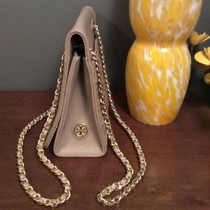 BUNDLE TO SAVE!!!!🛍!!!!!!!👖👗👠👜